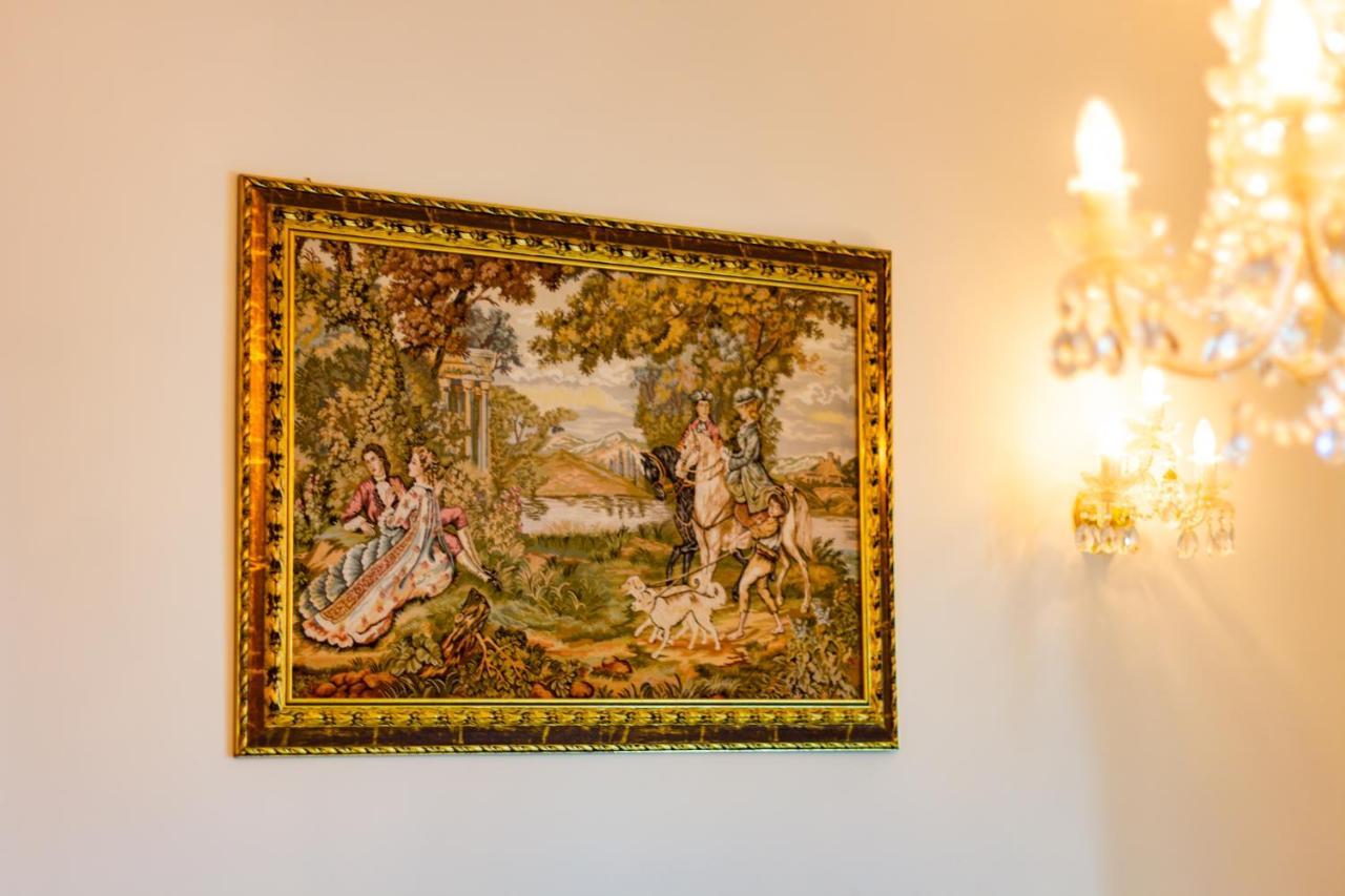 Classic Style Apartment In The Center Of Рига Экстерьер фото