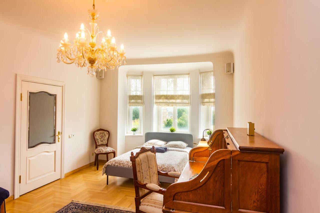 Classic Style Apartment In The Center Of Рига Экстерьер фото