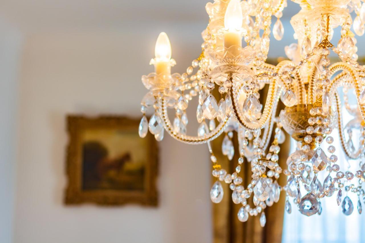 Classic Style Apartment In The Center Of Рига Экстерьер фото