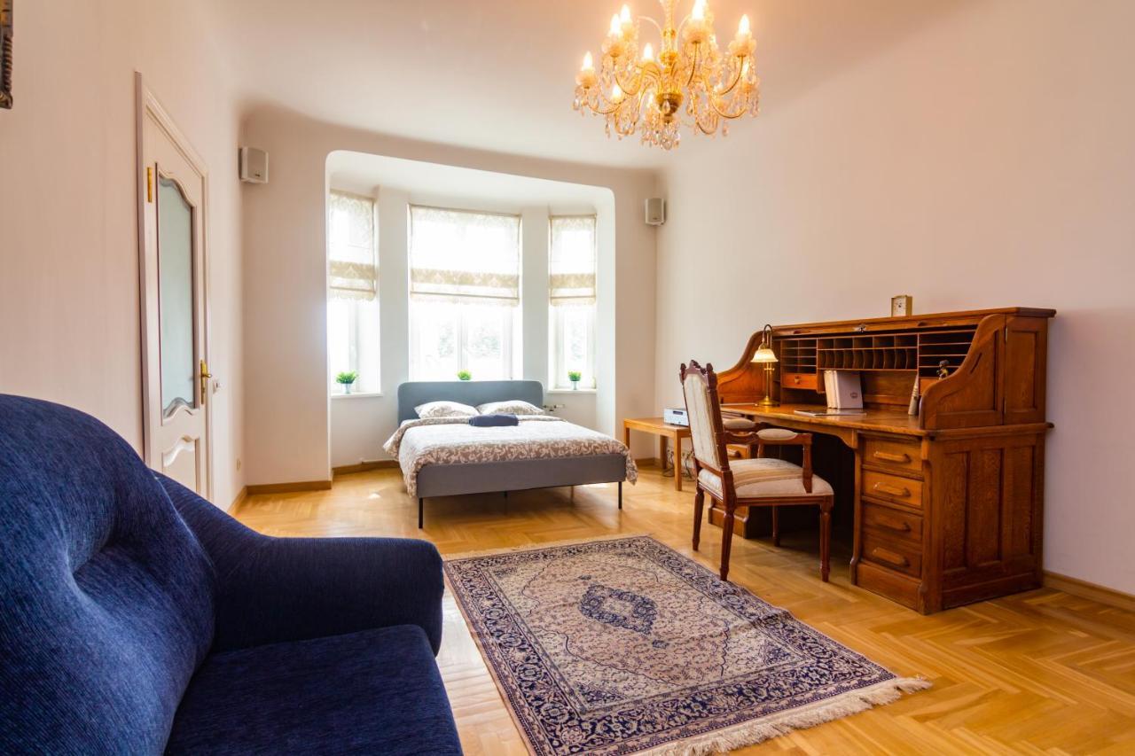 Classic Style Apartment In The Center Of Рига Экстерьер фото