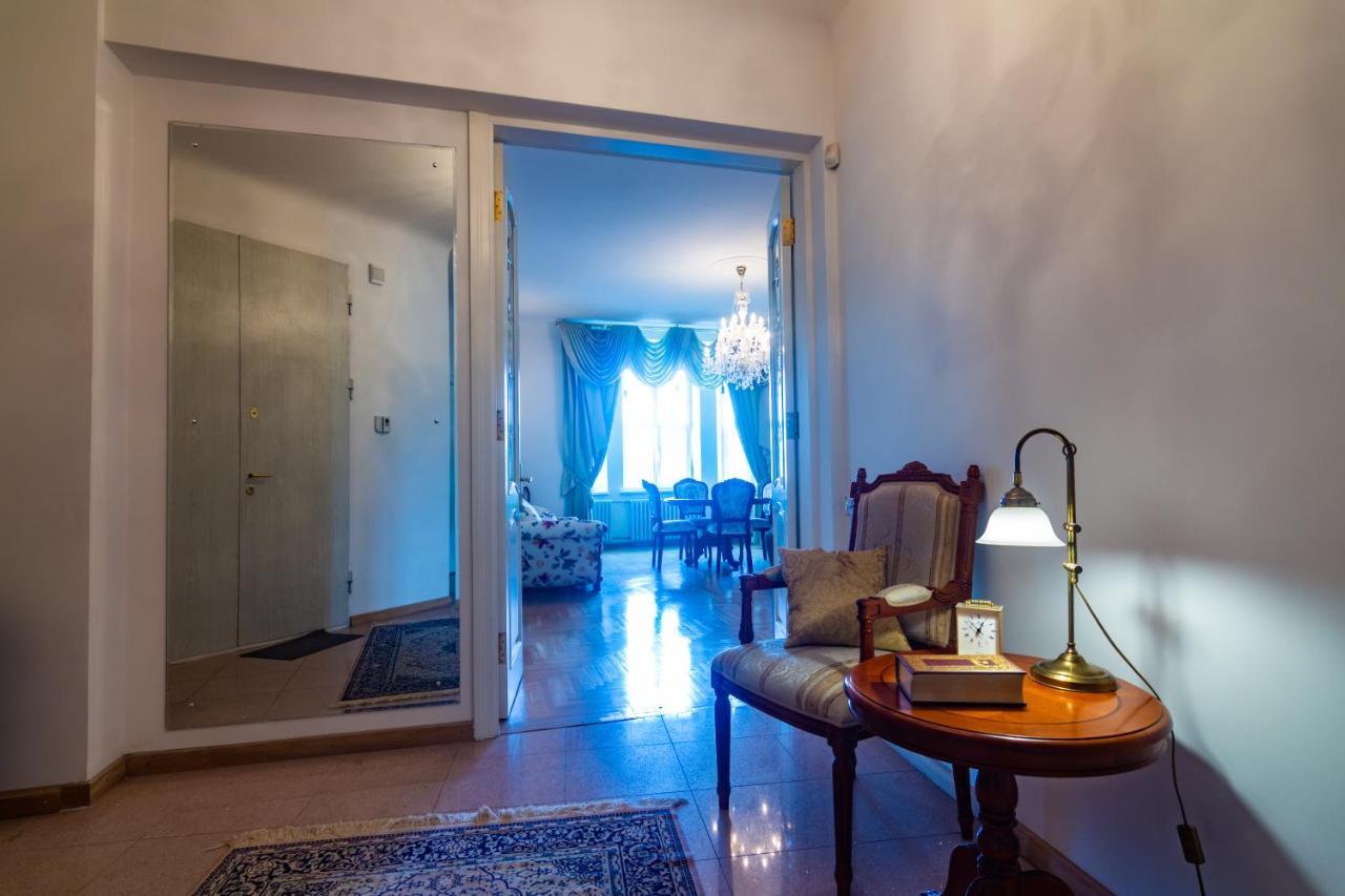 Classic Style Apartment In The Center Of Рига Экстерьер фото