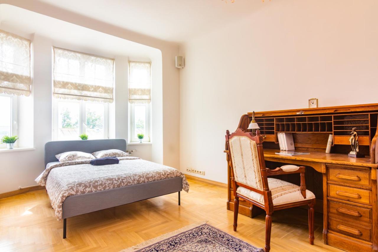 Classic Style Apartment In The Center Of Рига Экстерьер фото