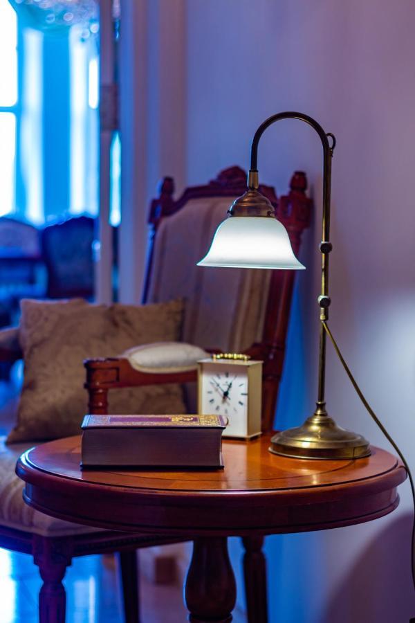 Classic Style Apartment In The Center Of Рига Экстерьер фото